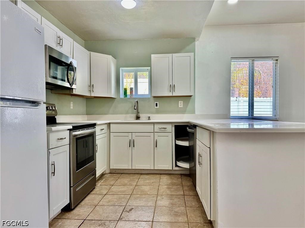 3 Bed SingleFamilyResidence for Sale in Fort Myers, FL — photo 8