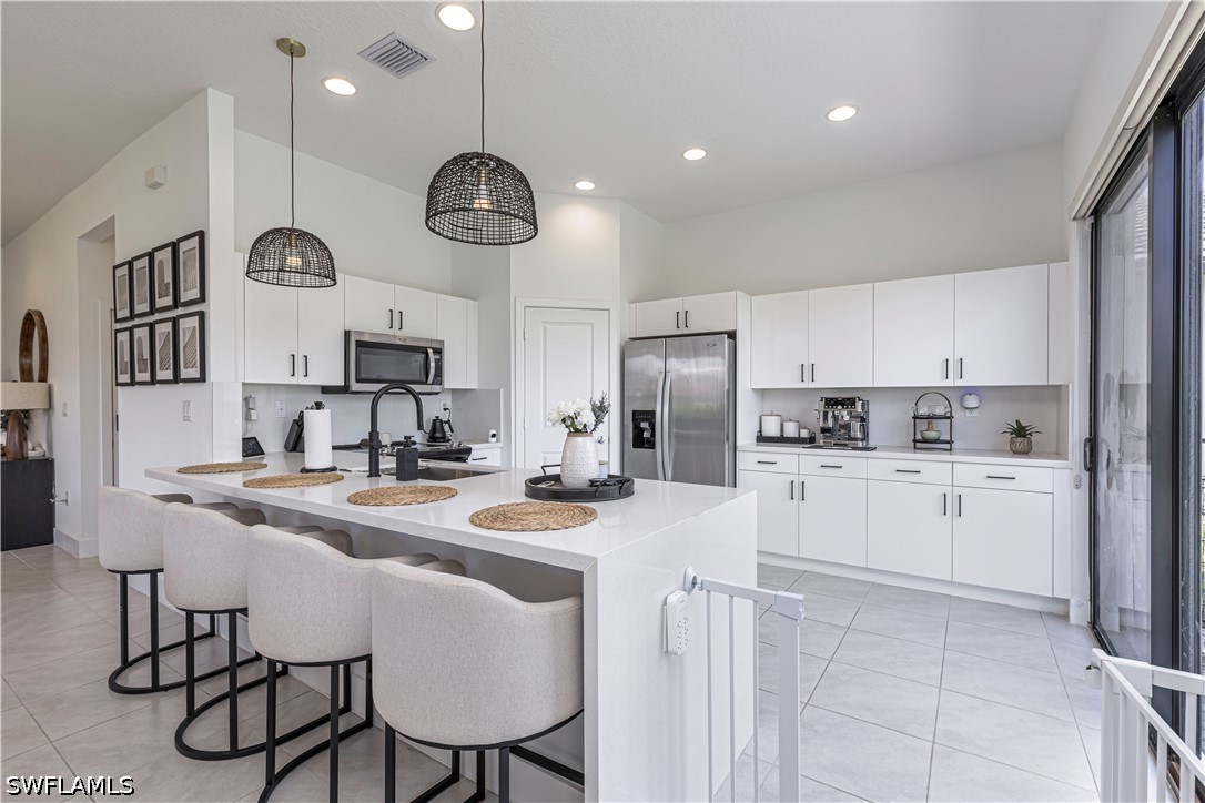 3 Bed SingleFamilyResidence for Sale in Silverwood, FL — photo 8