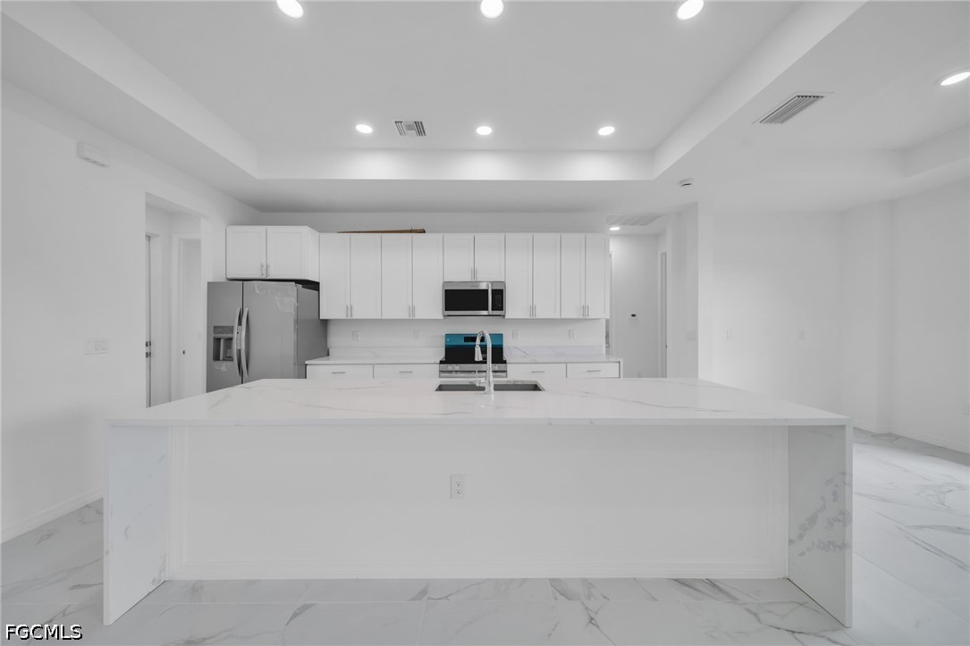 4 Bed SingleFamilyResidence for Sale in Lehigh Acres, photo 8