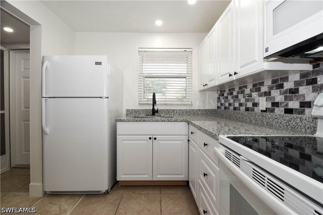 1 Bed Condominium for Sale in Naples, FL, $230,000 — photo 8