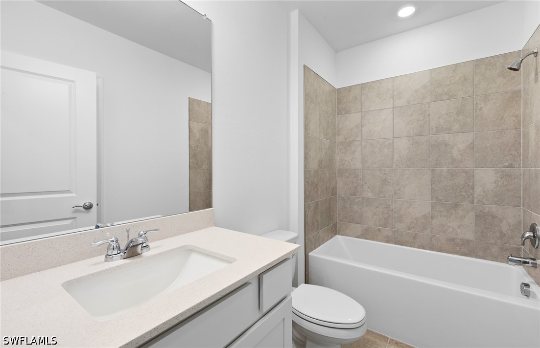 4 Bed SingleFamilyResidence for Sale in Caloosa Cove, FL — photo 8