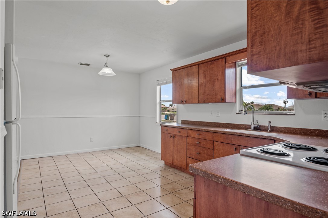 4 Bed SingleFamilyResidence for Sale in Cape Coral, FL — photo 8
