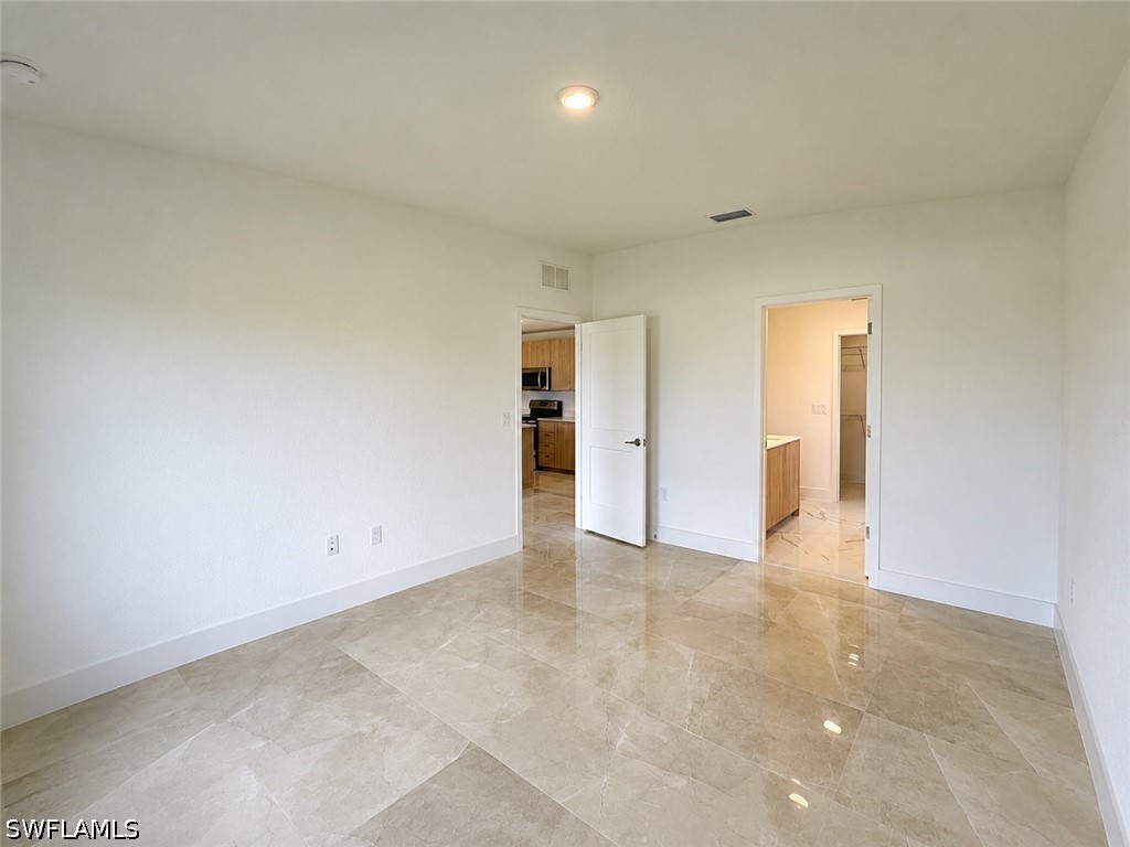 3 Bed SingleFamilyResidence for Sale in Lehigh Acres, photo 8