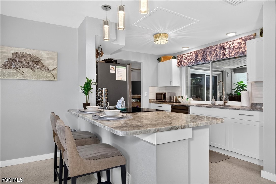 3 Bed Pool Home for Sale in Cape Coral, photo 8