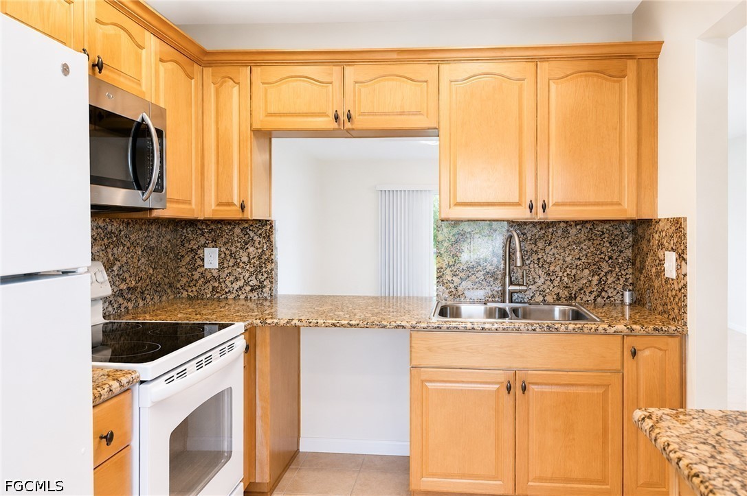 2 Bed Condominium for Sale in Cape Coral, photo 8