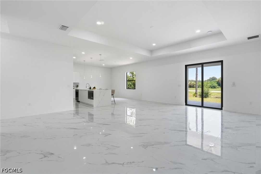 4 Bed SingleFamilyResidence for Sale in Port Labelle, photo 8