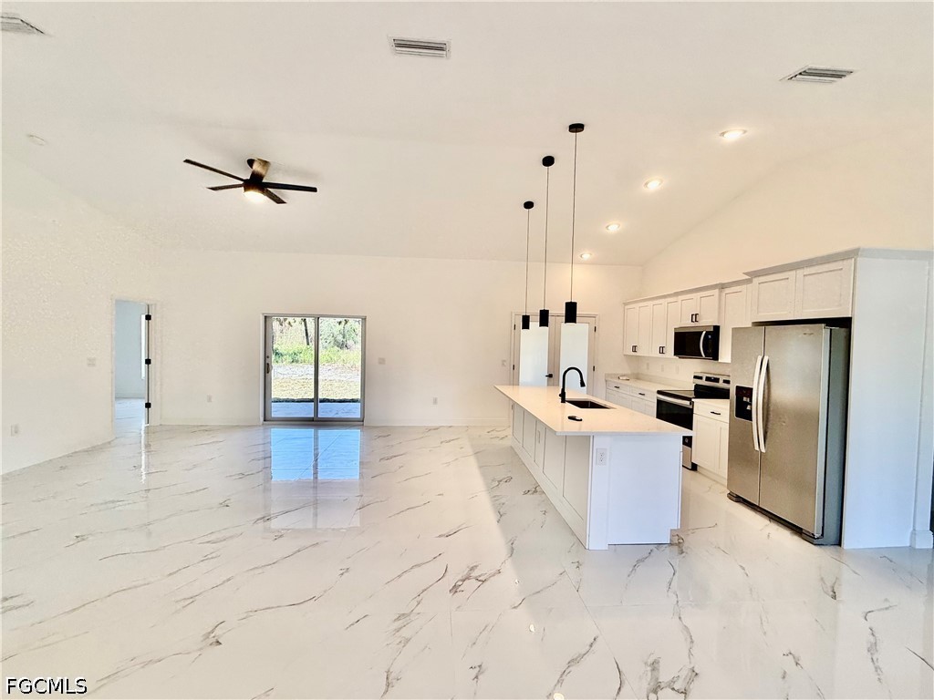 3 Bed SingleFamilyResidence for Sale in Lehigh Acres, photo 8
