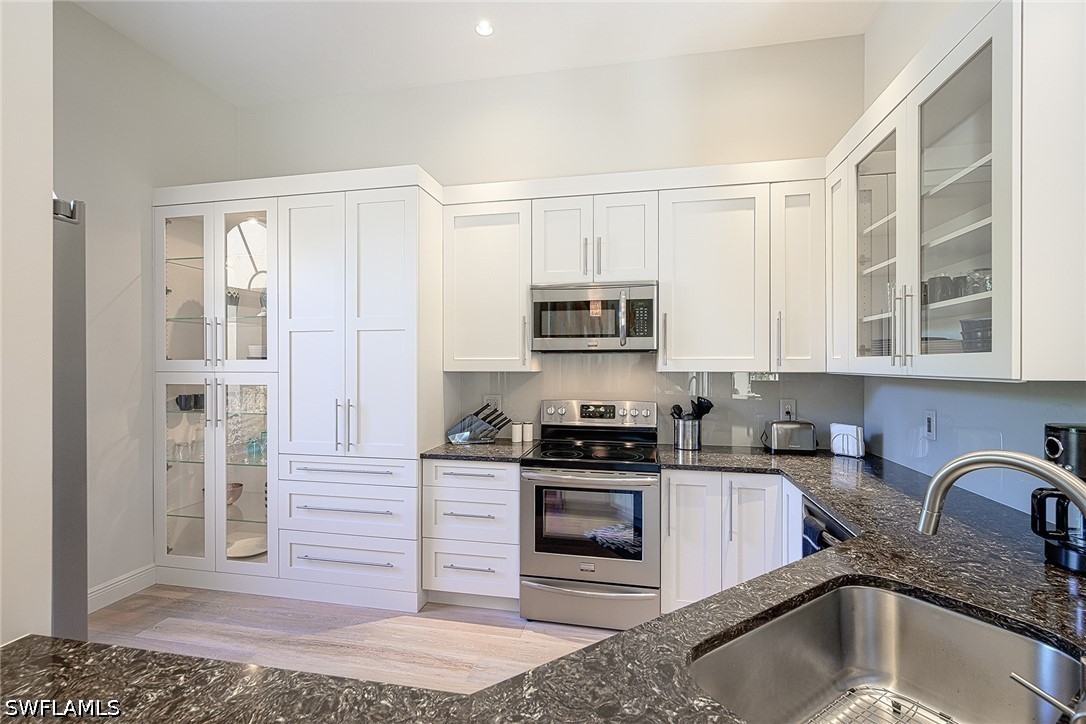2 Bed Waterfront Home for Sale in Naples, photo 8