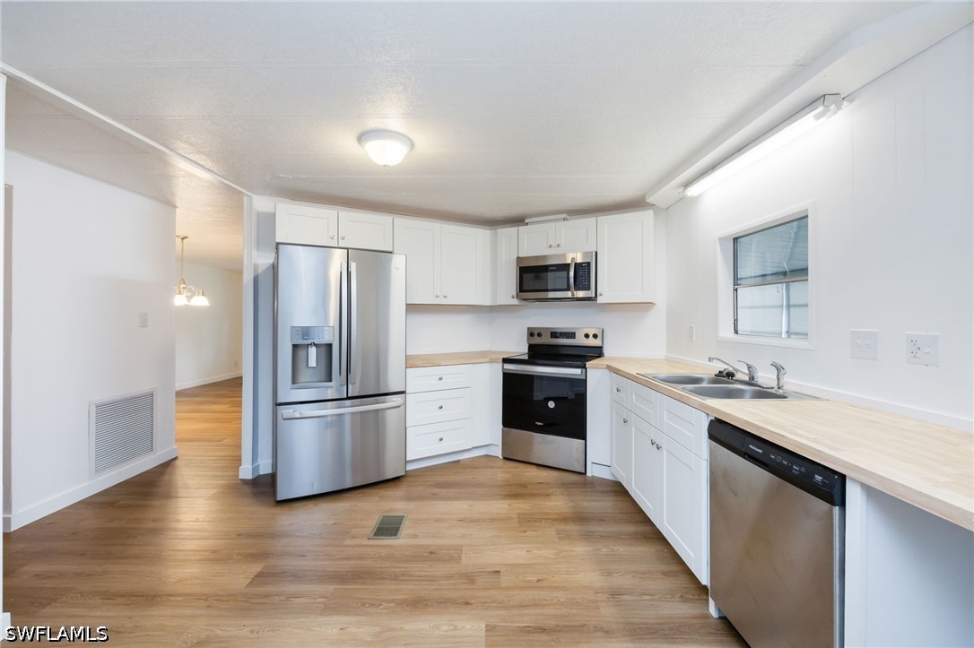 2 Bed ManufacturedHome for Sale in Bonita Springs, photo 8