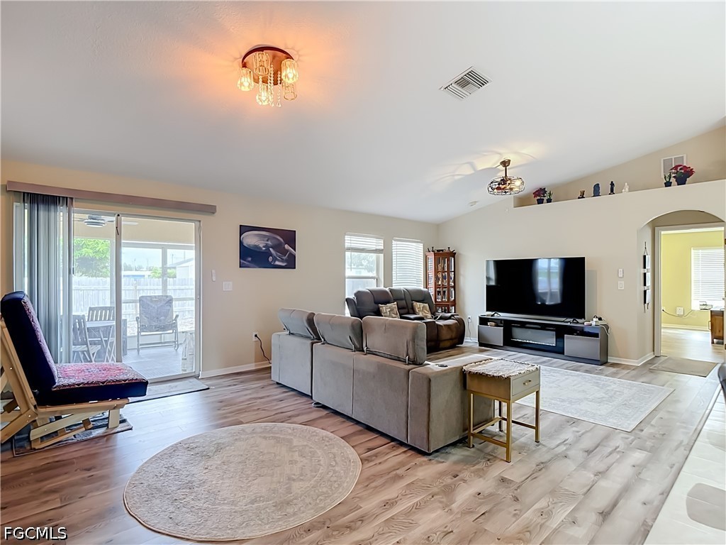 3 Bed SingleFamilyResidence for Sale in Cape Coral, photo 8