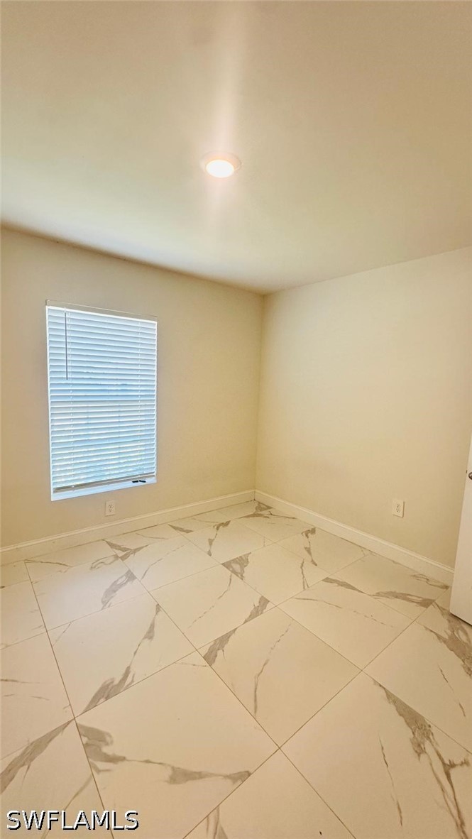 3 Bed SingleFamilyResidence for Sale in Lehigh Acres, photo 8