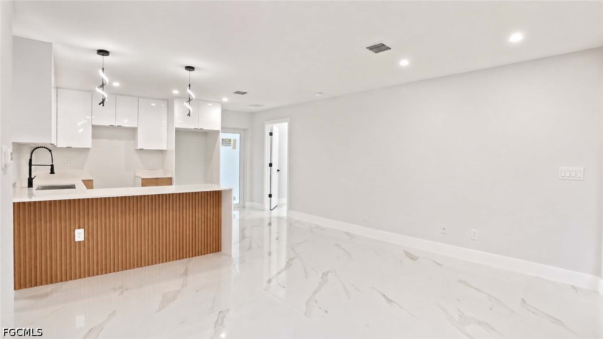 3 Bed SingleFamilyResidence for Sale in Lehigh Acres, photo 8