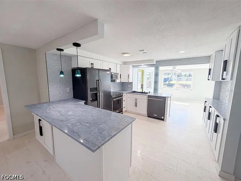 3 Bed SingleFamilyResidence for Sale in Hudson, photo 8