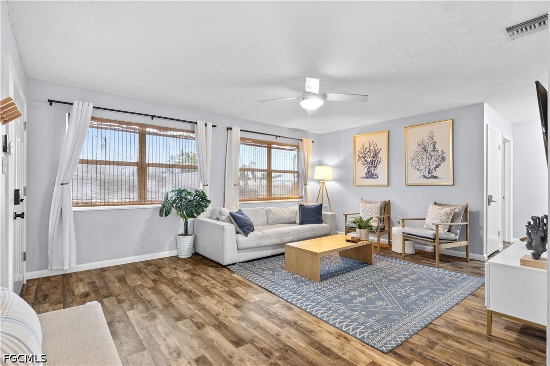 3 Bed Pool Home for Sale in Palmlee Park, photo 8