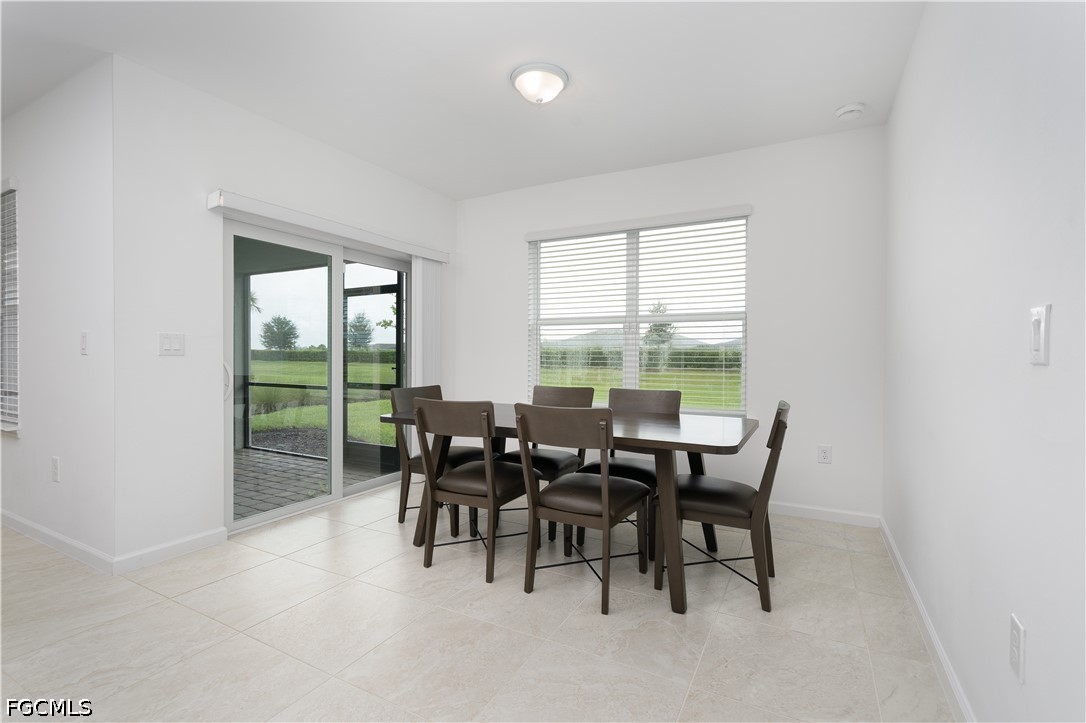 3 Bed SingleFamilyResidence for Sale in Northridge, photo 8