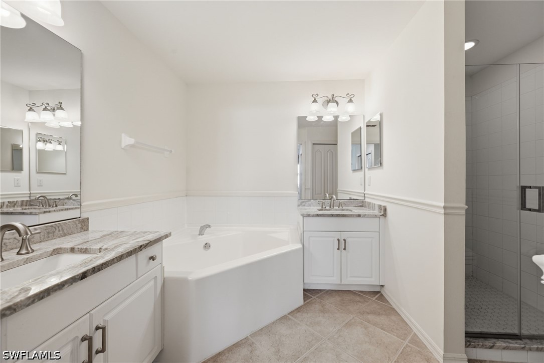 2 Bed Condominium for Sale in Naples, photo 8