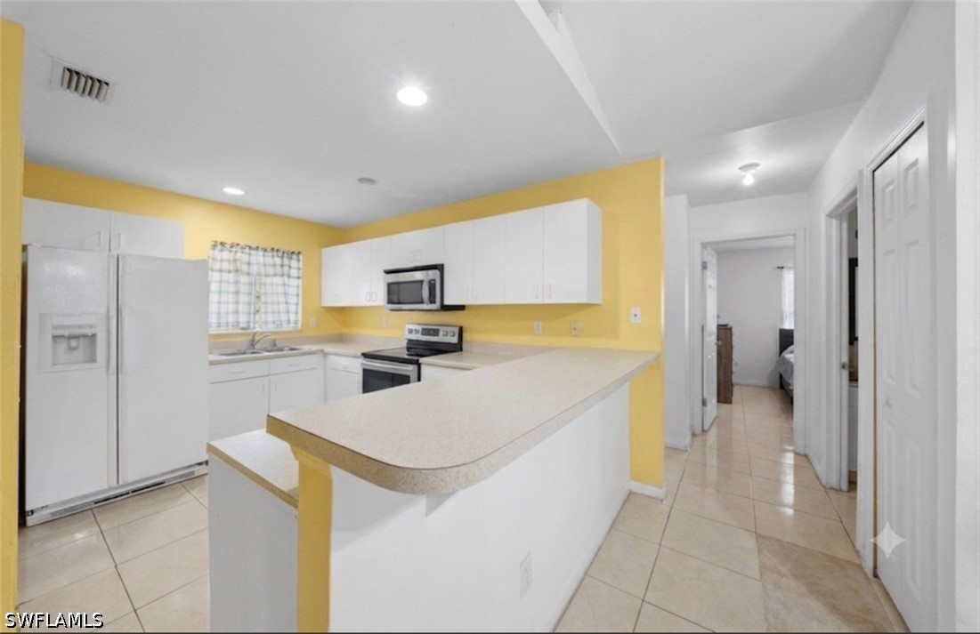 3 Bed SingleFamilyResidence for Sale in Mirror Lakes, photo 8