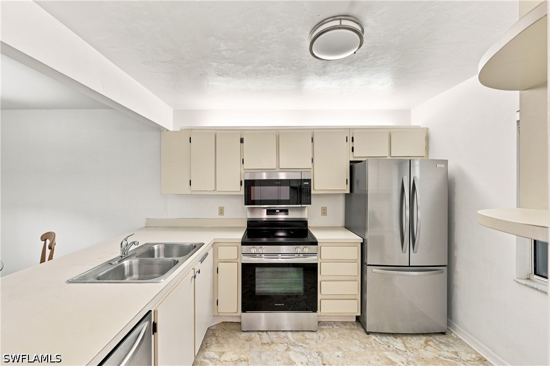 2 Bed Condominium for Sale in Naples, photo 8