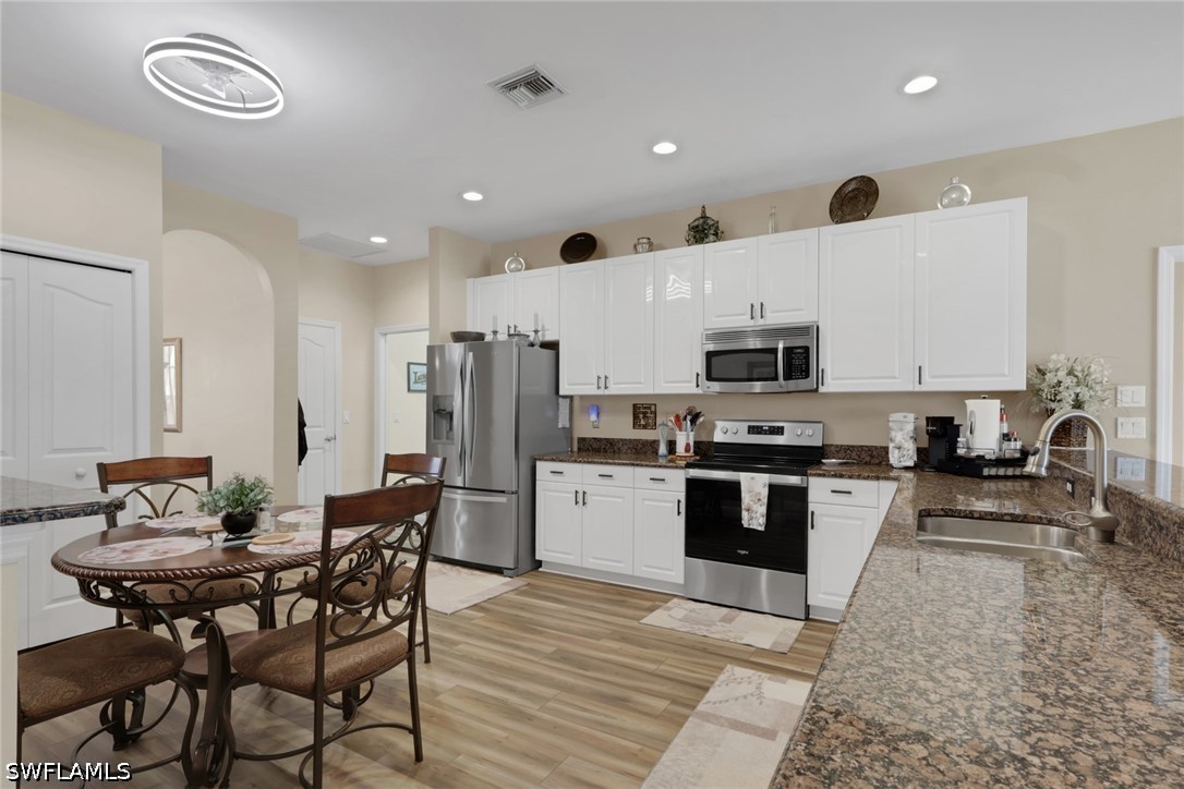 4 Bed Pool Home for Sale in Silverlakes, photo 8