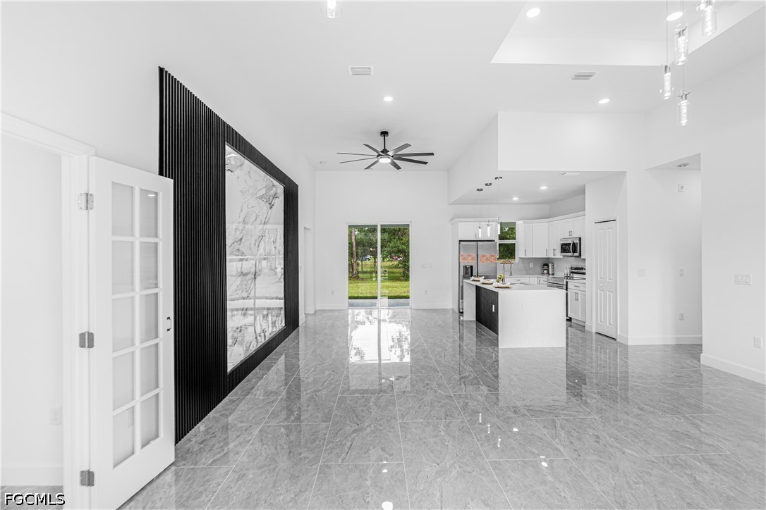 3 Bed SingleFamilyResidence for Sale in Lehigh Acres, photo 8