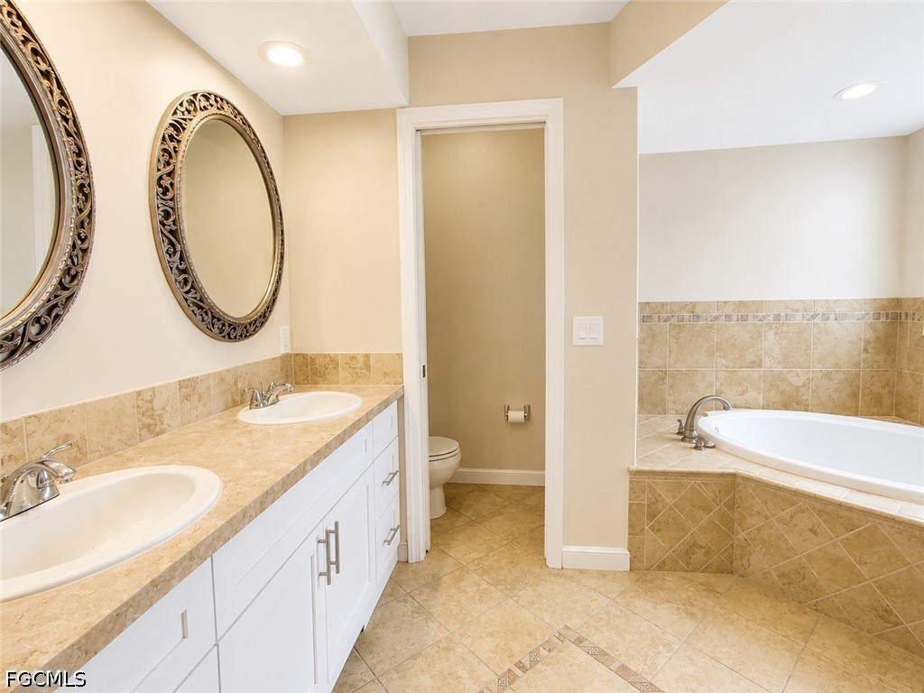 3 Bed Waterfront Home for Sale in Cape Coral, photo 8