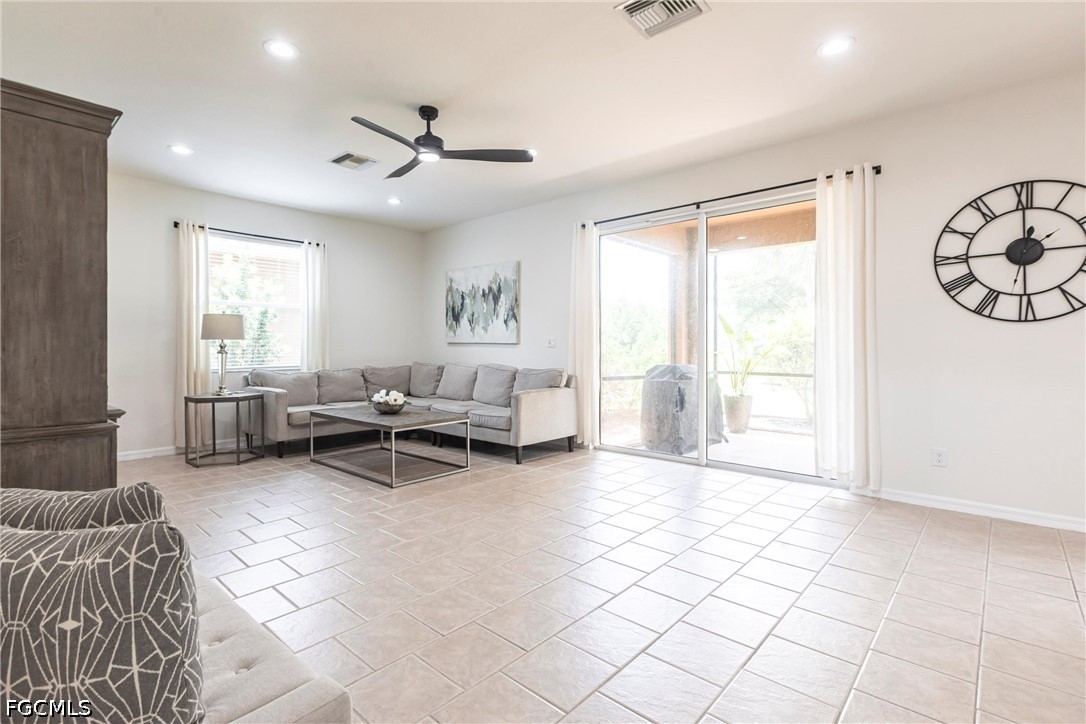 4 Bed SingleFamilyResidence for Sale in Stoneybrook, photo 8