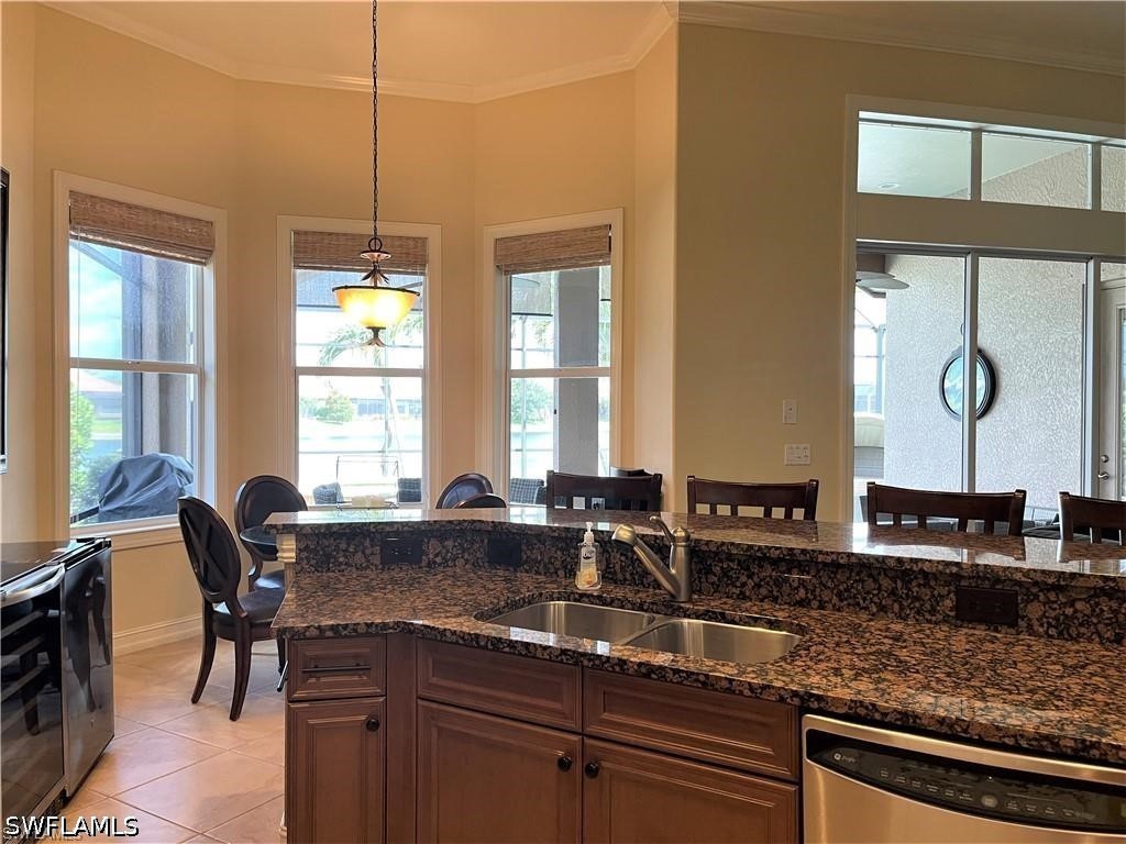 3 Bed Pool Home for Sale in Caldecott, photo 8