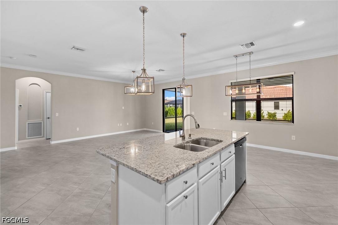 4 Bed SingleFamilyResidence for Sale in Fort Myers, photo 8