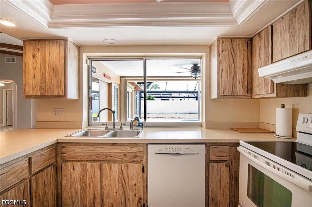 3 Bed Pool Home for Sale in Cape Coral, photo 8