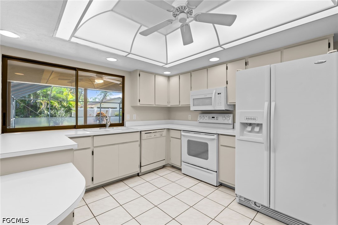 3 Bed Pool Home for Sale in Cape Coral, photo 8