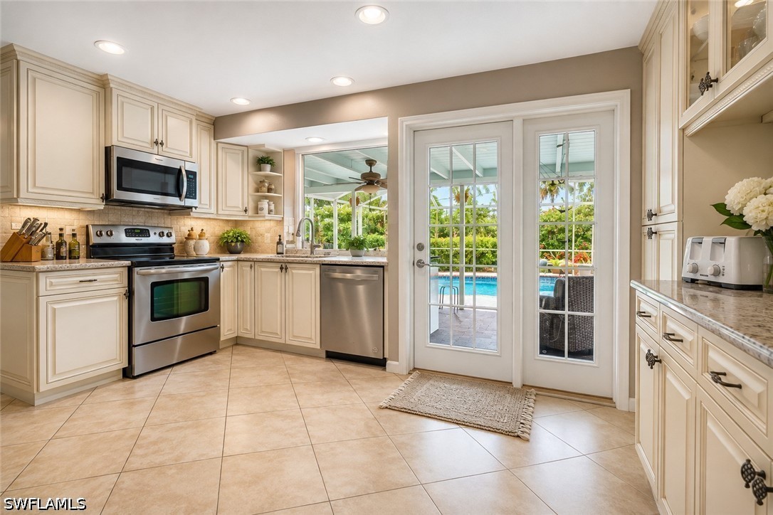 2 Bed Pool Home for Sale in Tanglewood, photo 8