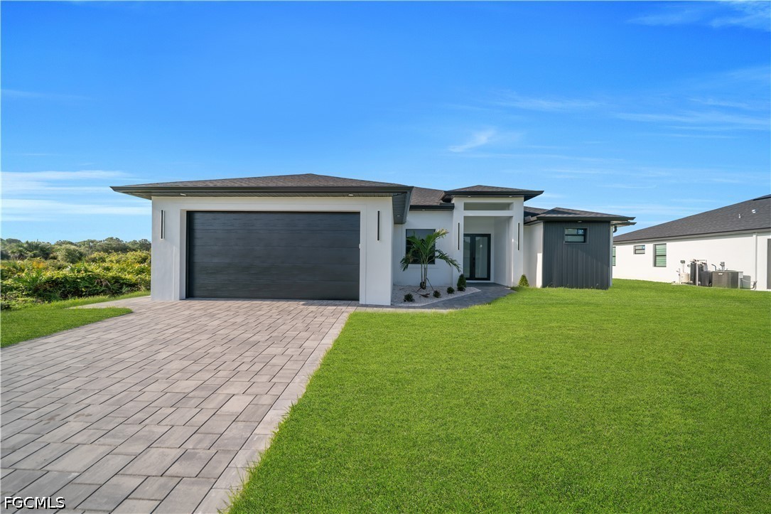 3 Bed Waterfront Home for Sale in Lehigh Acres, photo 8