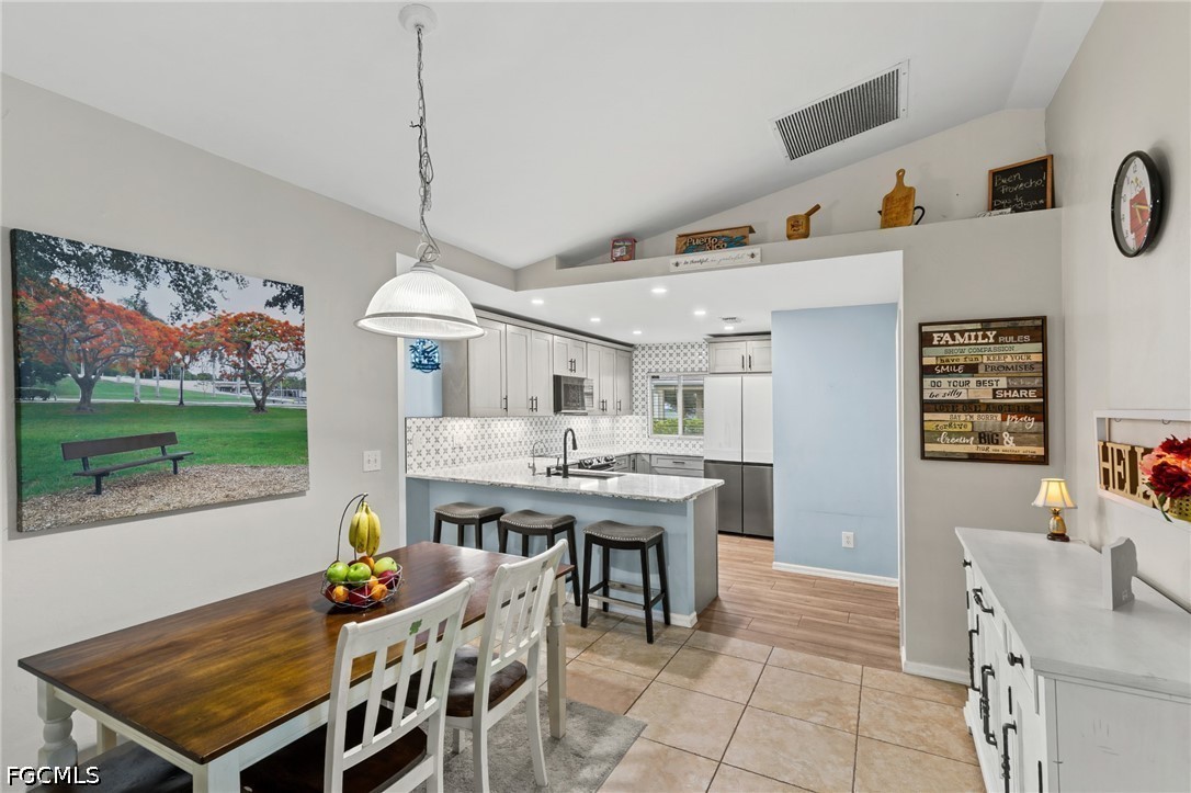 3 Bed SingleFamilyResidence for Sale in Cape Coral, photo 8