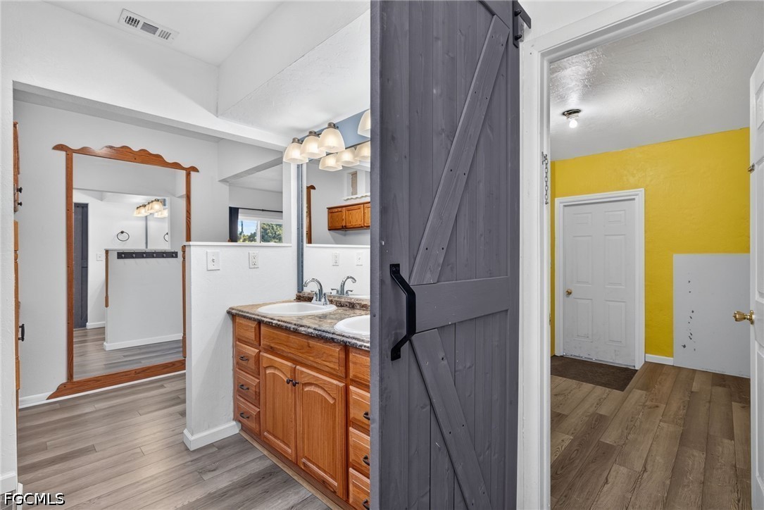 3 Bed SingleFamilyResidence for Sale in Country Estates, photo 8