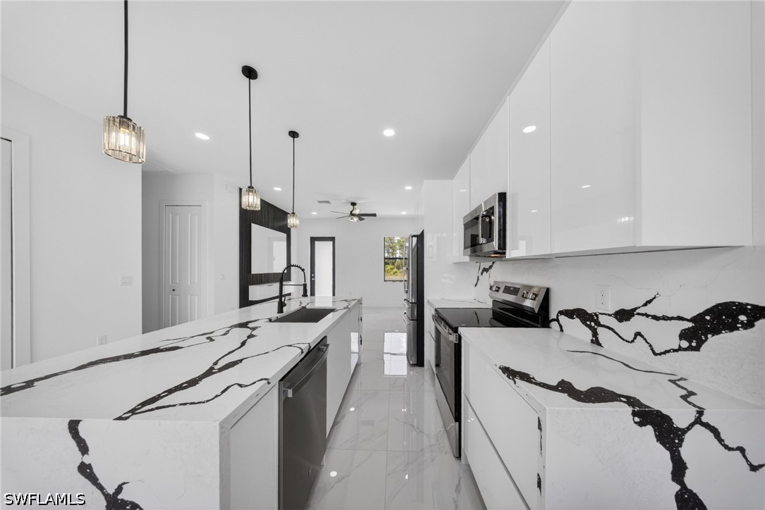 3 Bed SingleFamilyResidence for Sale in Lehigh Acres, photo 8