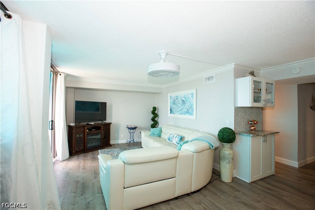 1 Bed Waterfront Home for Sale in Schooner Bay, photo 8