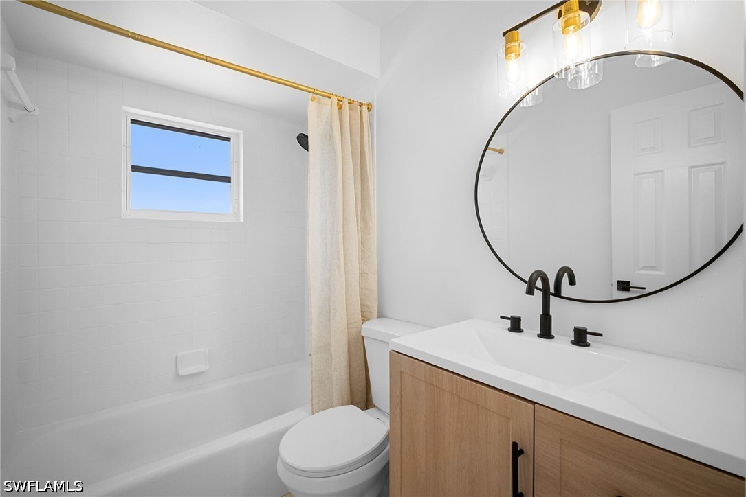 3 Bed SingleFamilyResidence for Sale in Fort Myers, photo 8