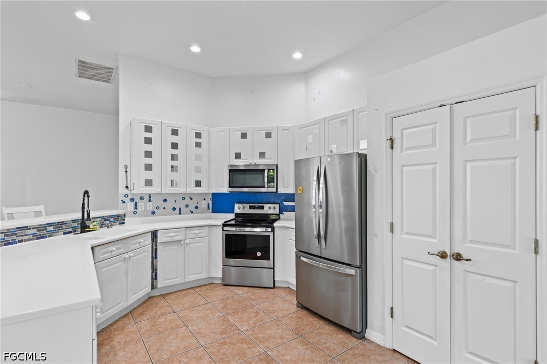 3 Bed SingleFamilyResidence for Sale in Cape Coral, photo 8