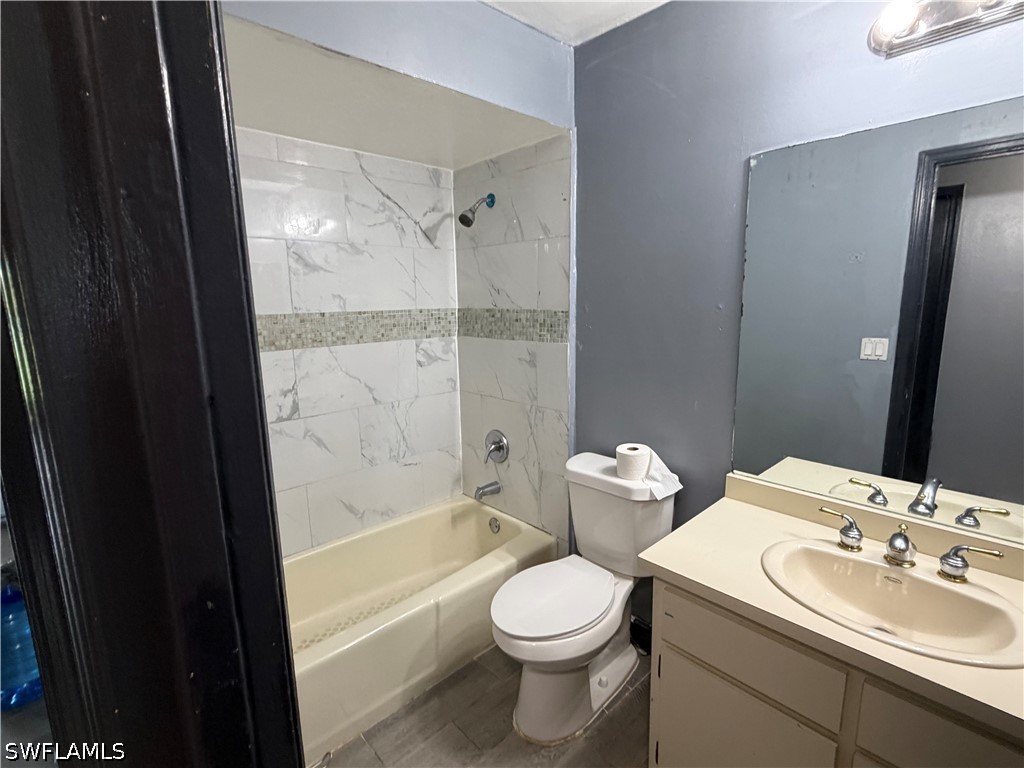 3 Bed SingleFamilyResidence for Sale in Lehigh Acres, photo 8