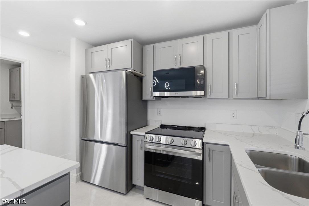 3 Bed SingleFamilyResidence for Sale in Lehigh Acres, photo 8