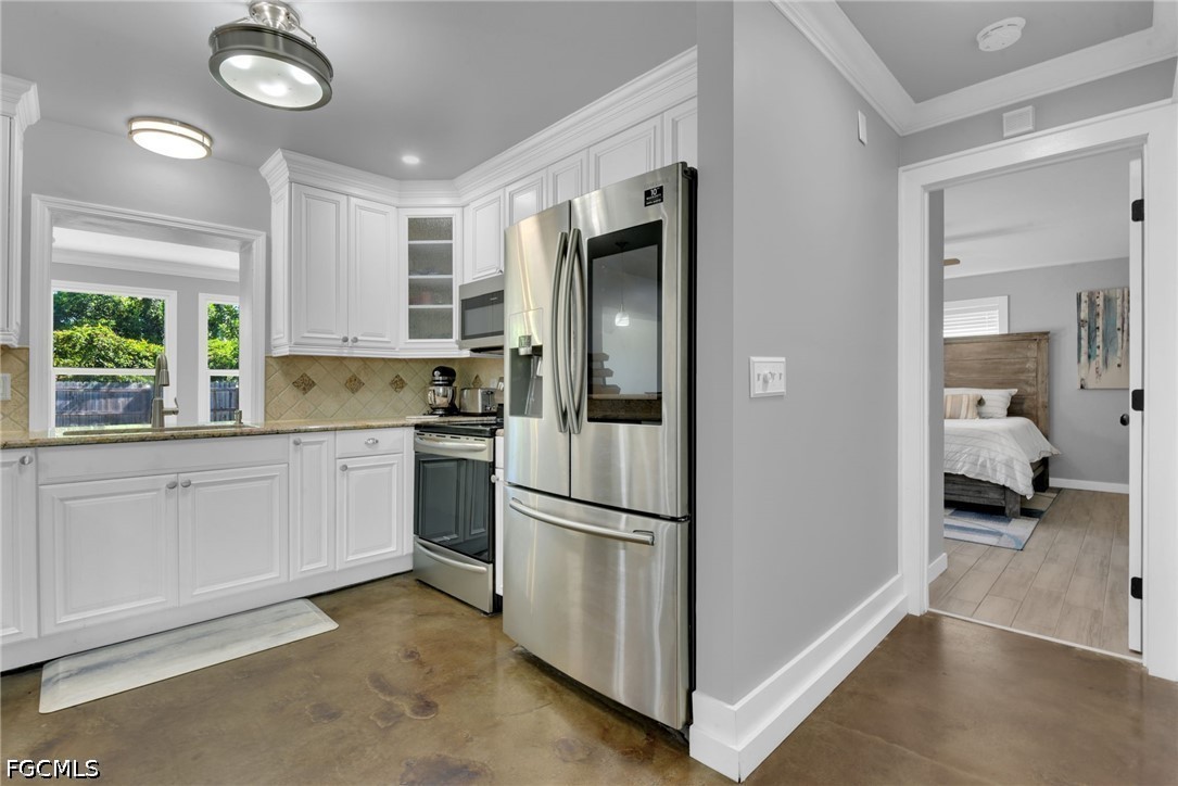 3 Bed Pool Home for Sale in Fort Myers Villas, photo 8