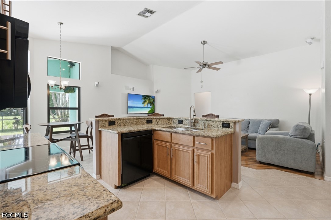 3 Bed Pool Home for Sale in Palmlee Park, photo 8