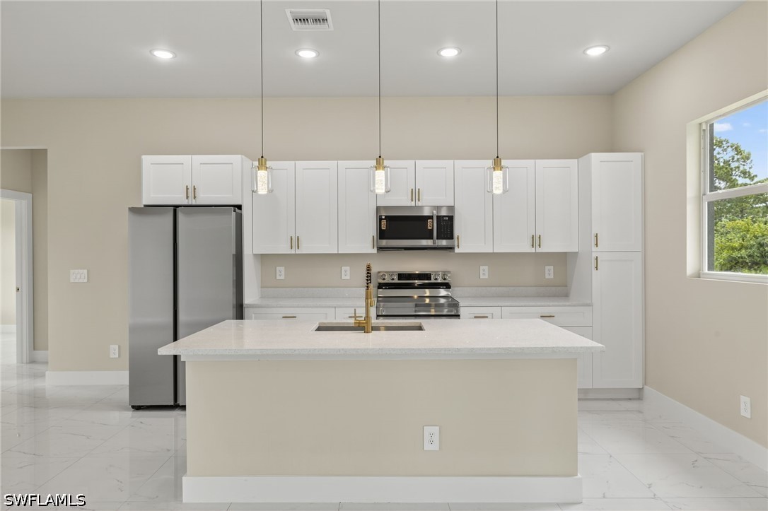4 Bed SingleFamilyResidence for Sale in Lehigh Acres, photo 8