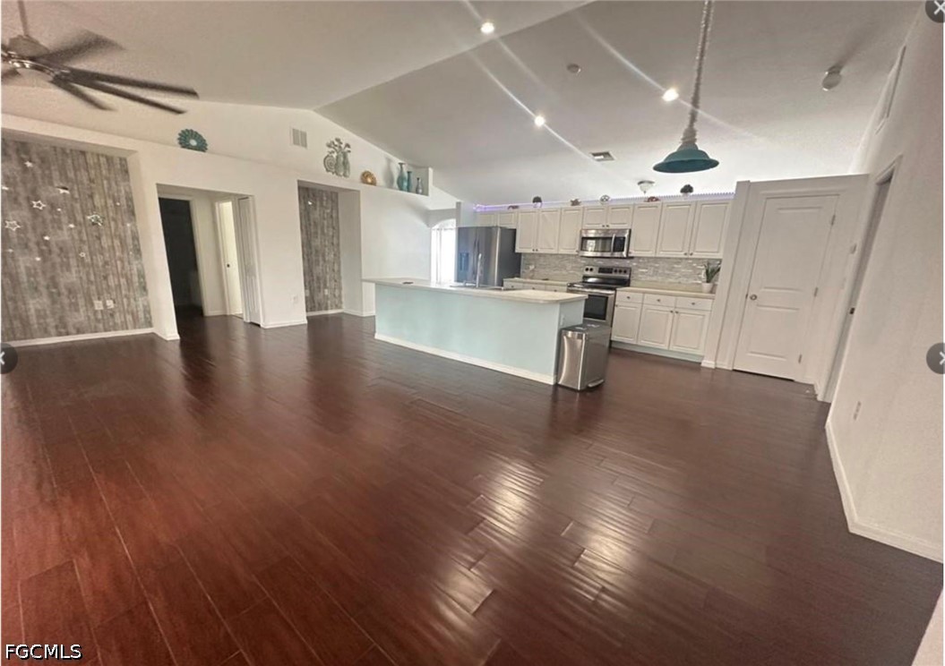 3 Bed SingleFamilyResidence for Sale in Cape Coral, photo 8