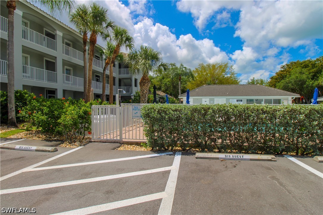 3 Bed Condominium for Sale in Vanderbilt Villas, photo 8
