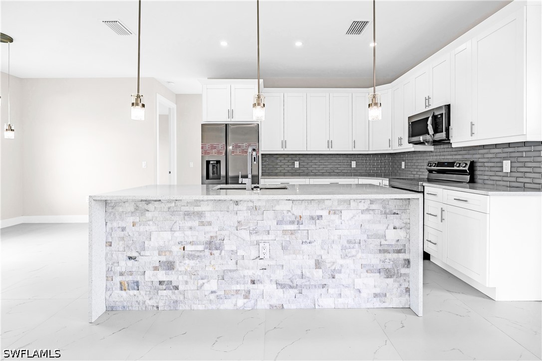 4 Bed SingleFamilyResidence for Sale in Lehigh Acres, photo 8