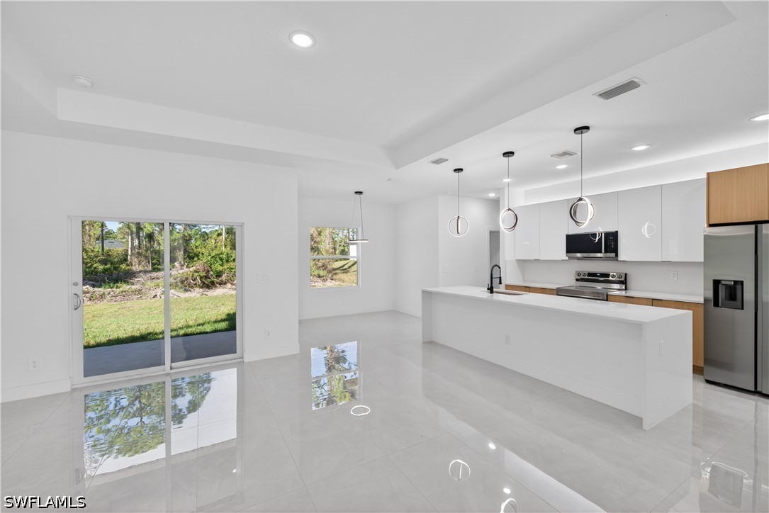 4 Bed SingleFamilyResidence for Sale in Lehigh Acres, photo 8