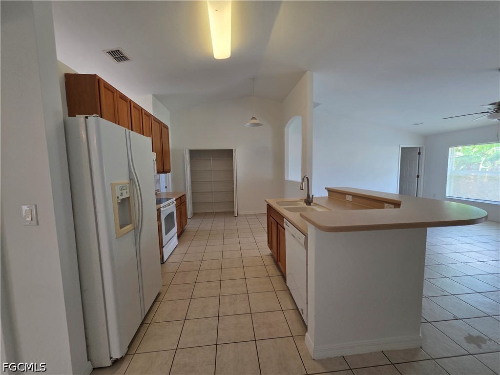 3 Bed SingleFamilyResidence for Sale in Cape Coral, photo 8