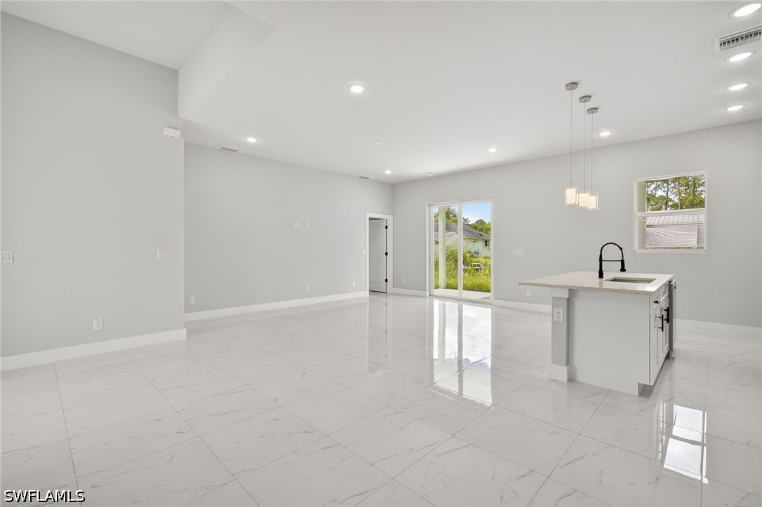 4 Bed SingleFamilyResidence for Sale in Lehigh Acres, photo 8