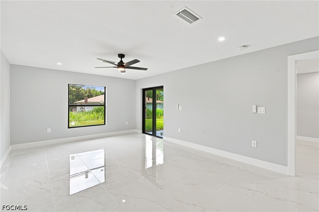 3 Bed Attached for Sale in Lehigh Acres, photo 8